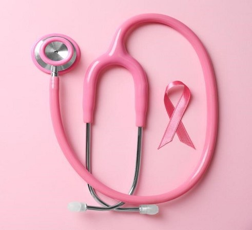 مامای مراقب در غربالگری و تشخیص زودهنگام سرطان پستان